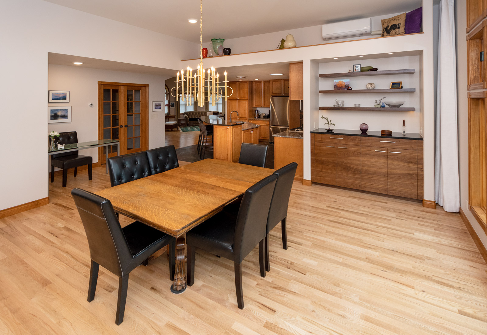 3360-25th-st-dining-room-shelves-doors - image 3360-25th-st-dining-room-looking-kitchen on https://www.flatironsconstruct.com