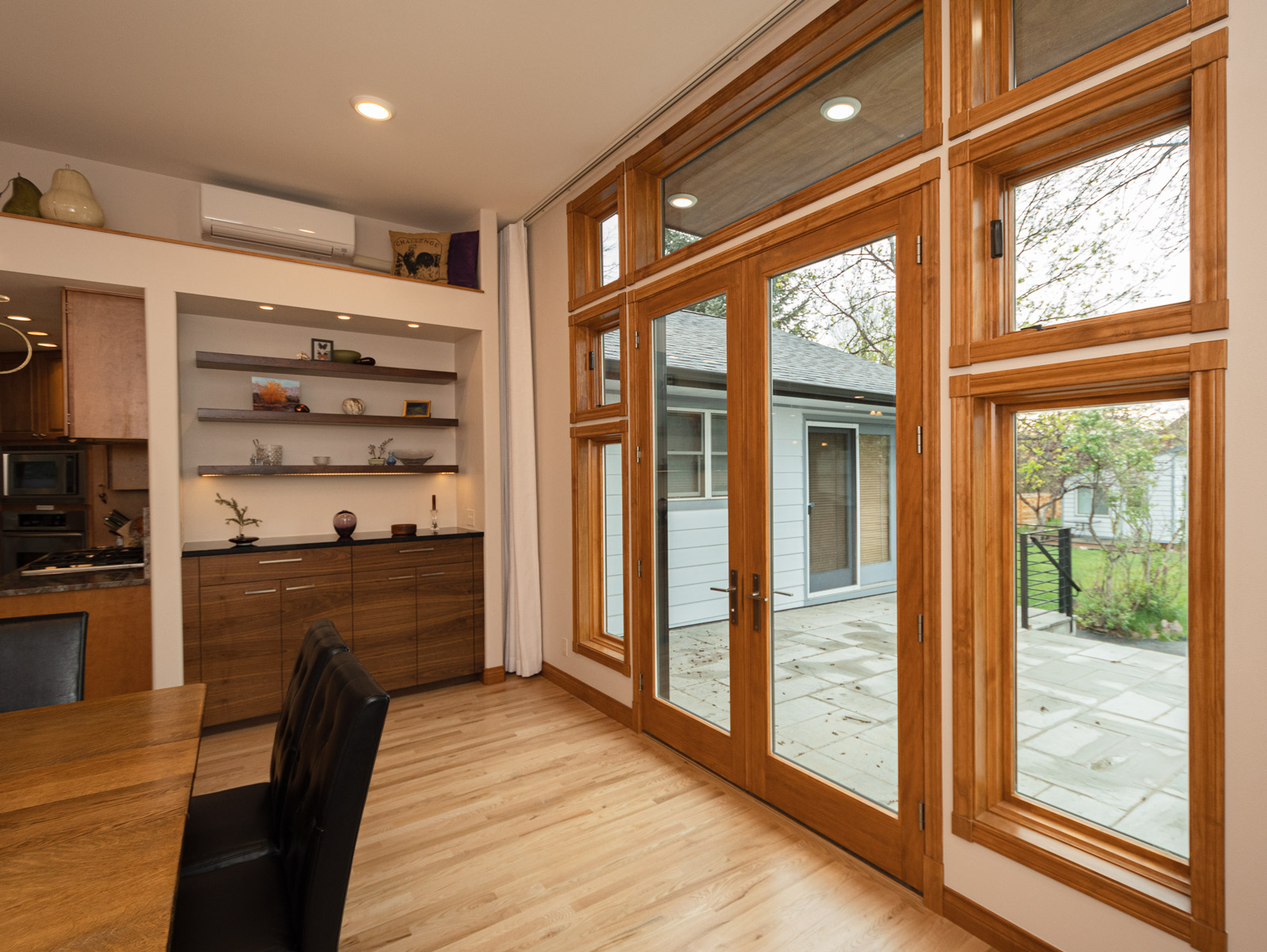 3360-25th-st-dining-room-shelves-doors - image 3360-25th-st-dining-room-shelves-doors on https://www.flatironsconstruct.com