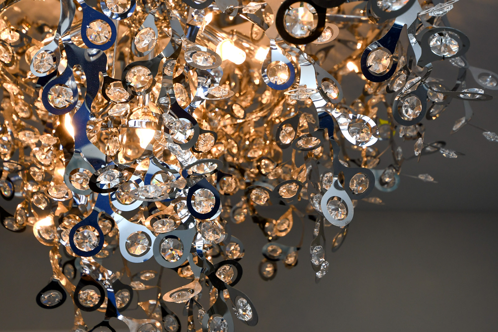 624-pearl-304-chandelier-detail - image 624-pearl-304-chandelier-detail on https://www.flatironsconstruct.com