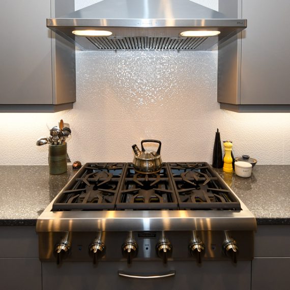 Portfolio - image 624-pearl-304-range-hood-2-570x570 on https://www.flatironsconstruct.com
