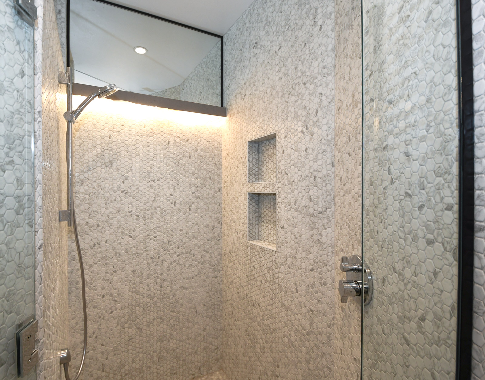 624-pearl-304-interior-door-handle-detail - image walnut-201-master-shower-1 on https://www.flatironsconstruct.com